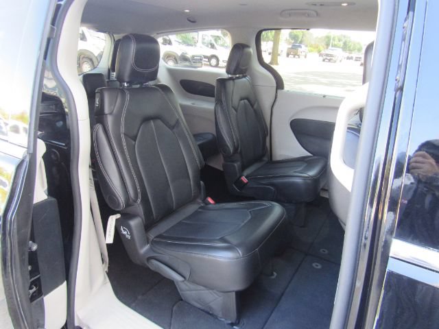 Used 2024 Chrysler Pacifica Touring-L FWD image 25
