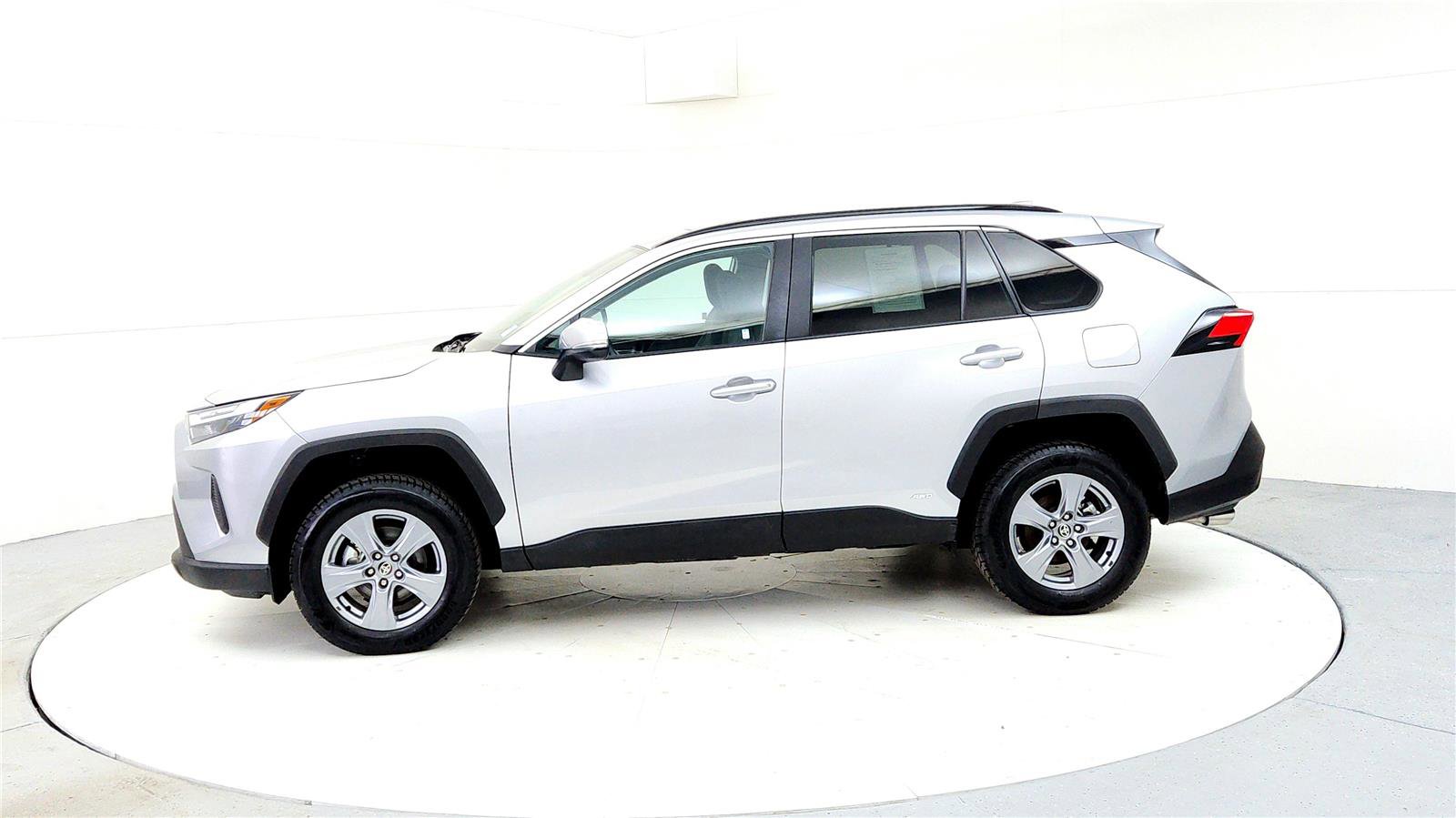 Used 2024 Toyota RAV4 XLE w/ Convenience Package image 3