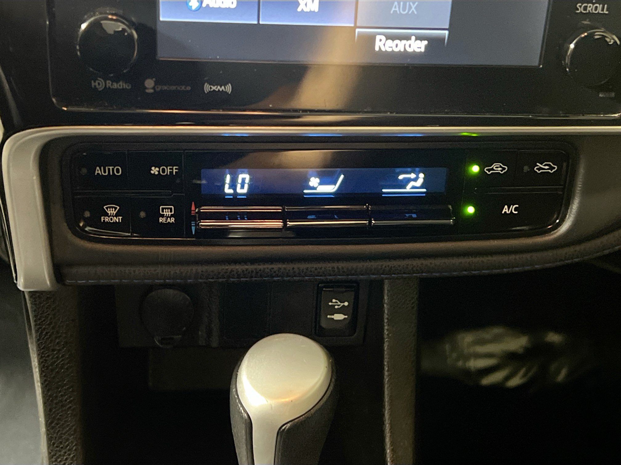 Used 2019 Toyota Corolla SE w/ SE Premium Package FWD image 25