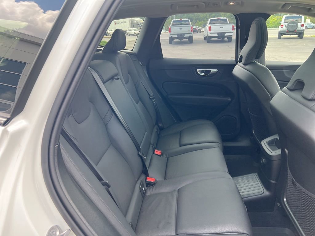 Certified 2025 Volvo XC60 T8 Plus w/ Protection Package Premier image 32