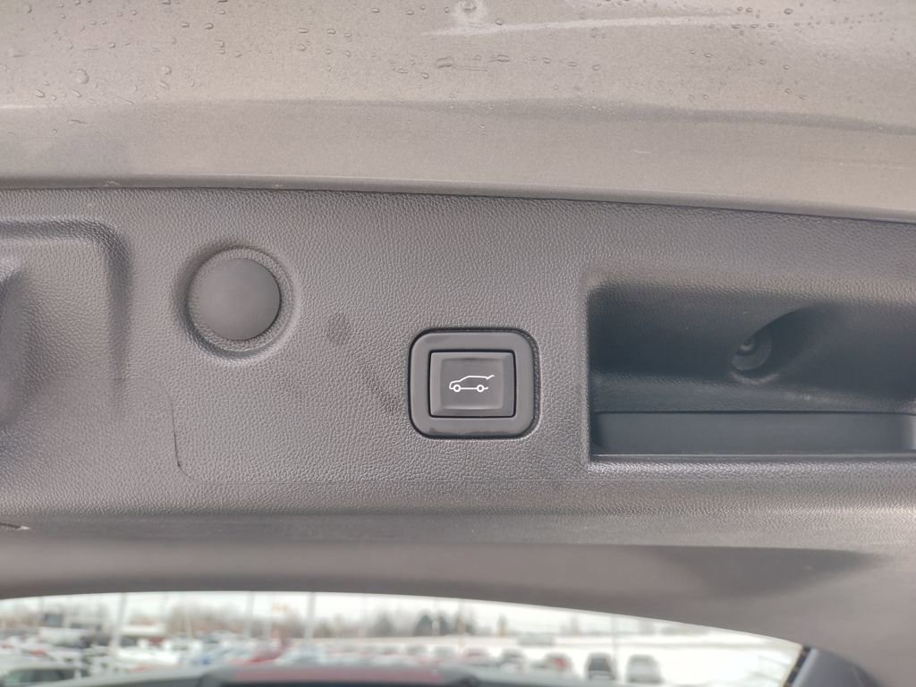 Used 2024 Chevrolet Equinox Premier image 21