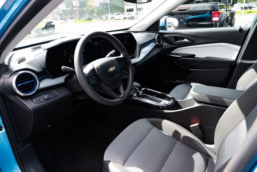Used 2025 Chevrolet Trax LT image 19