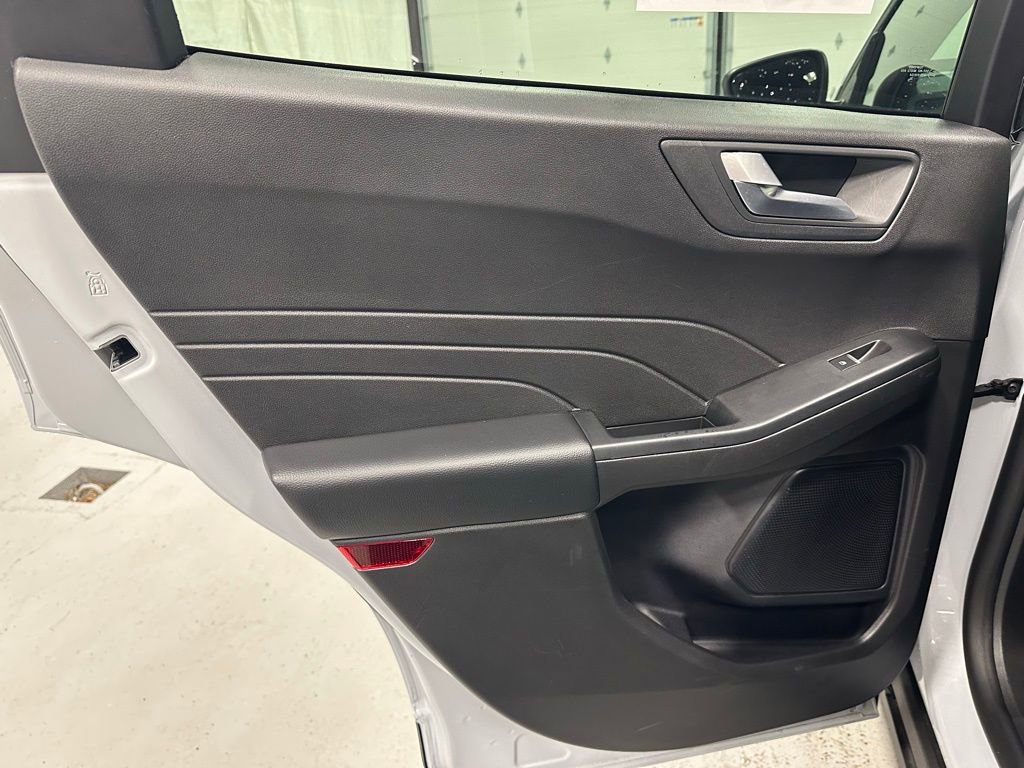 Used 2025 Ford Escape ST-Line AWD/4WD image 39