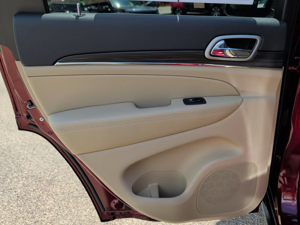 Used 2020 Jeep Grand Cherokee Limited AWD/4WD image 30