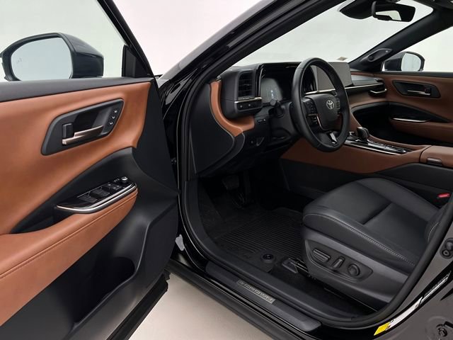 Used 2025 Toyota Crown Limited image 11