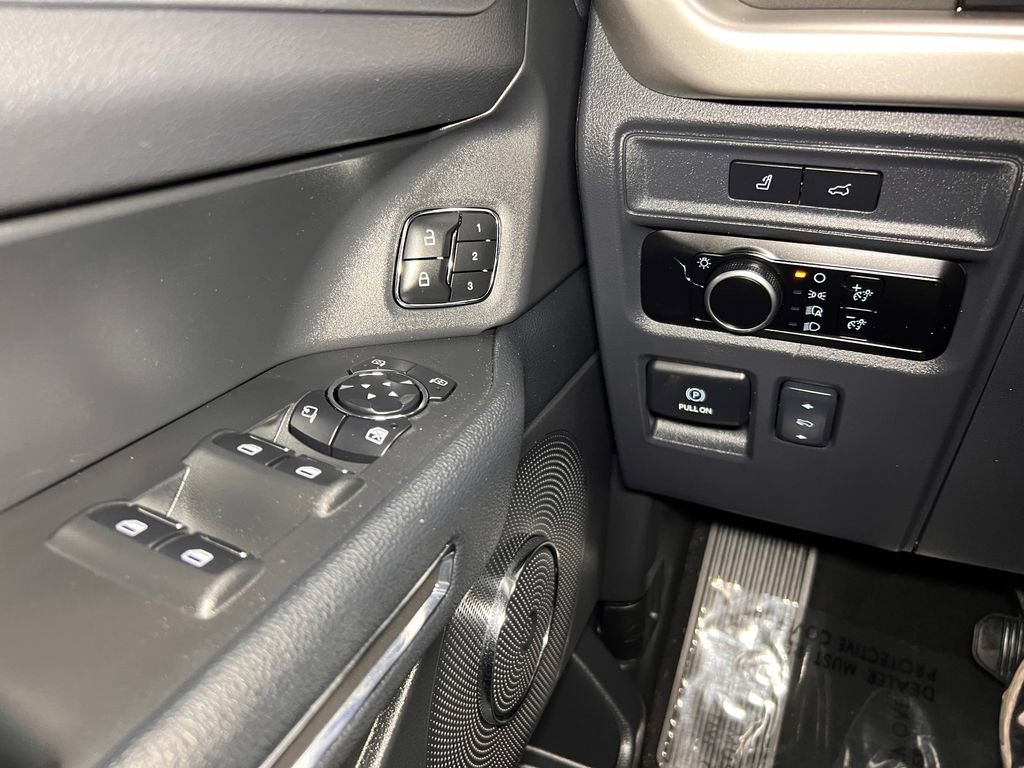 Used 2024 Ford Expedition XLT image 16