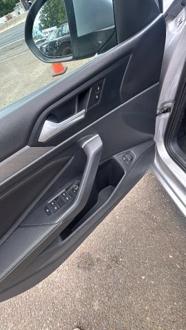 Used 2024 Volkswagen Jetta SE FWD image 10