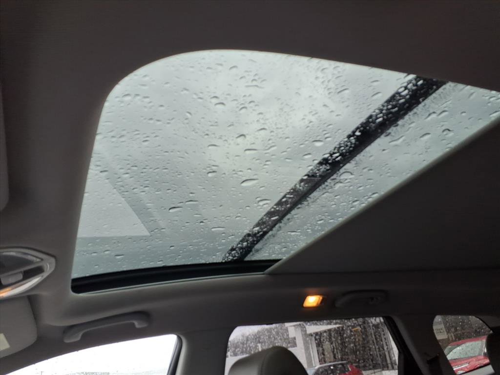 Used 2017 Hyundai Santa Fe Limited w/ Cargo Package image 9