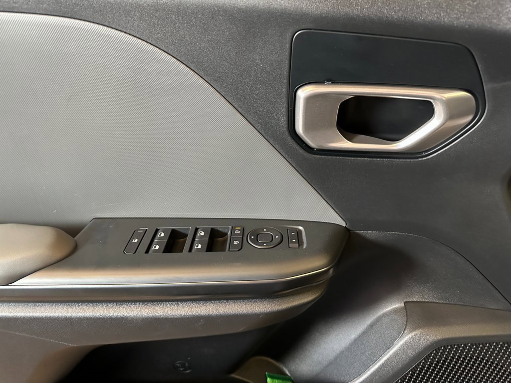 Used 2025 Kia K4 LXS image 19