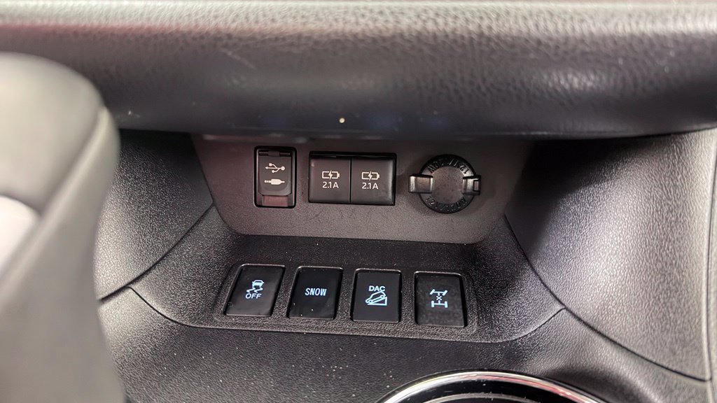 Used 2017 Toyota Highlander XLE AWD/4WD image 25
