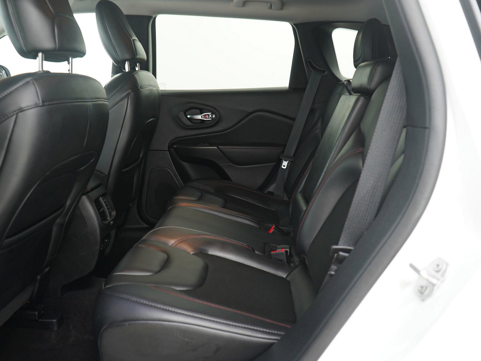 Used 2021 Jeep Cherokee Trailhawk image 14