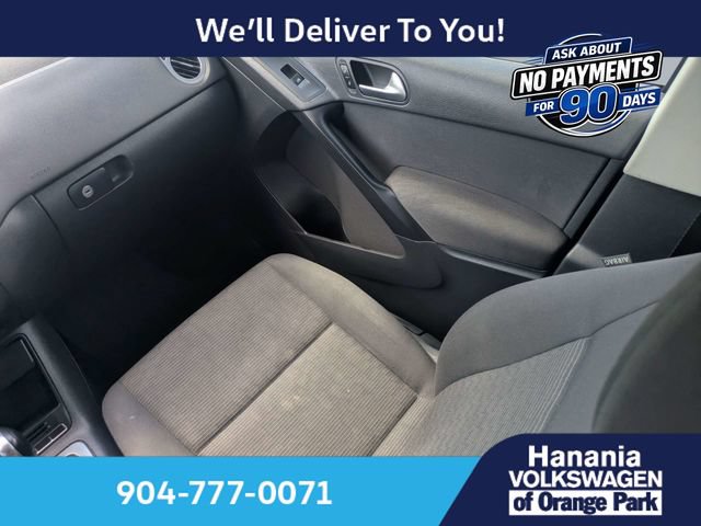 Used 2017 Volkswagen Tiguan Limited w/ Alloy Wheels Package FWD image 18
