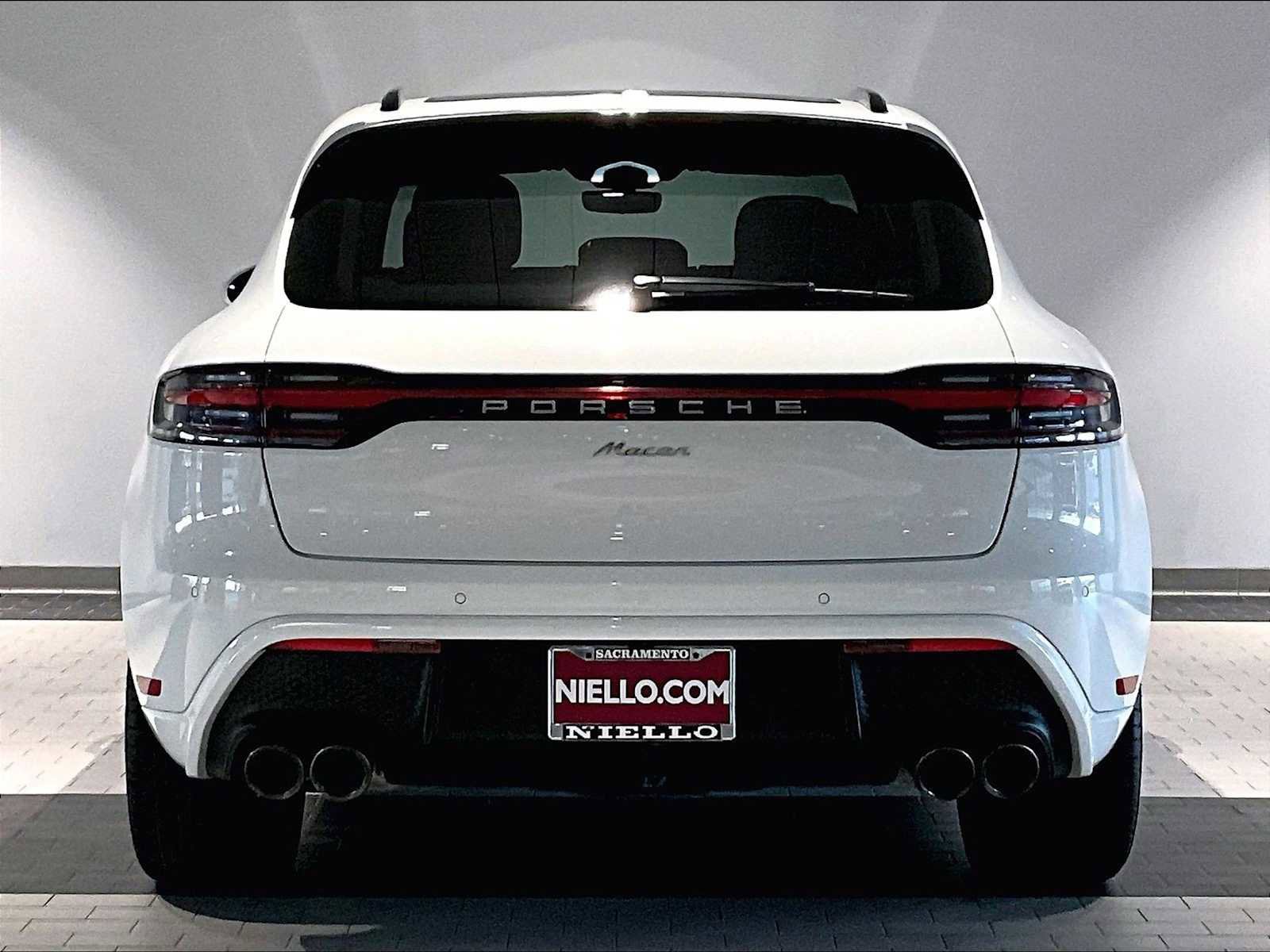Used 2025 Porsche Macan image 9