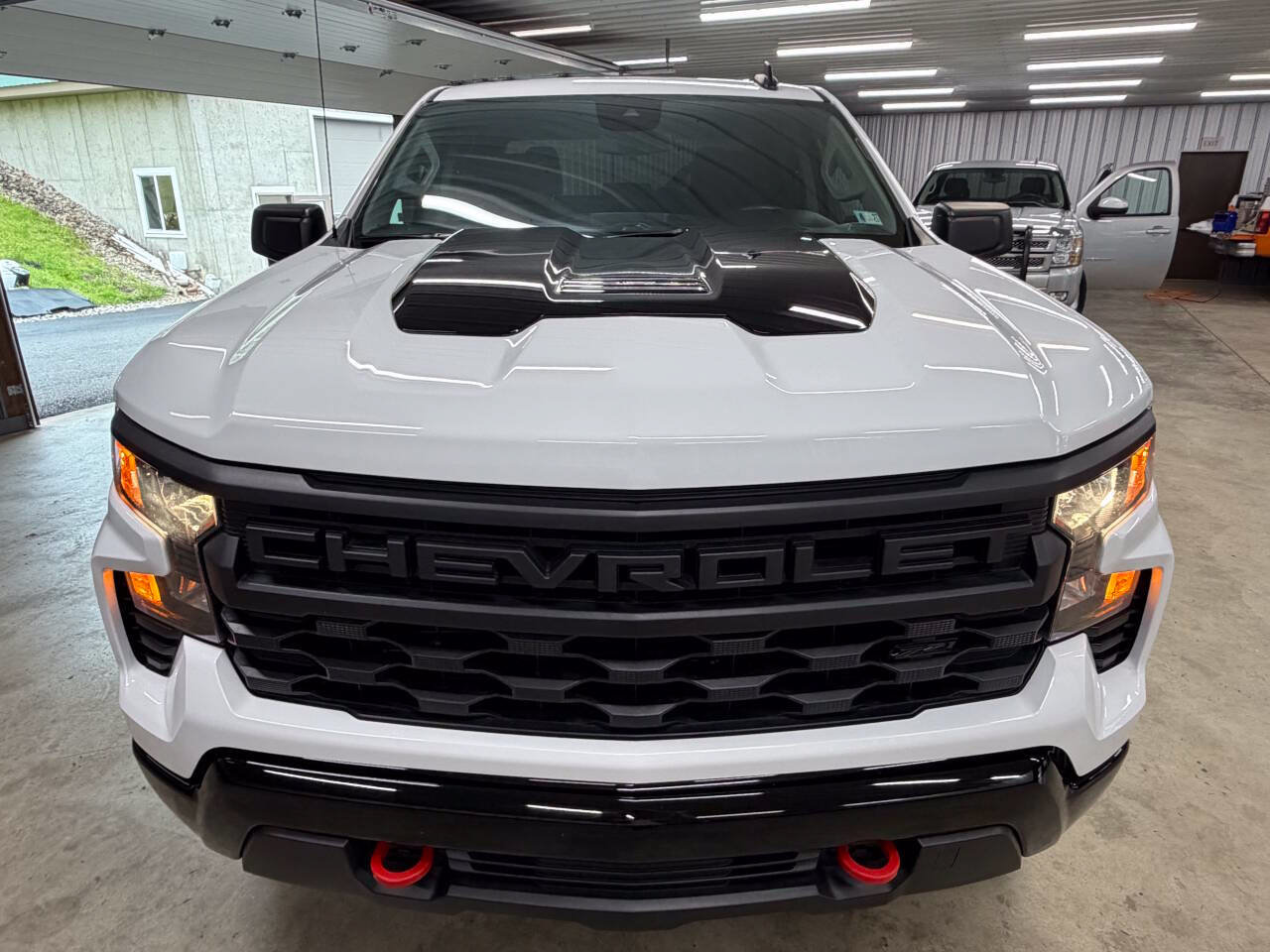 Used 2023 Chevrolet Silverado 1500 Custom Trail Boss w/ LPO, Dark Essentials Package AWD/4WD image 14