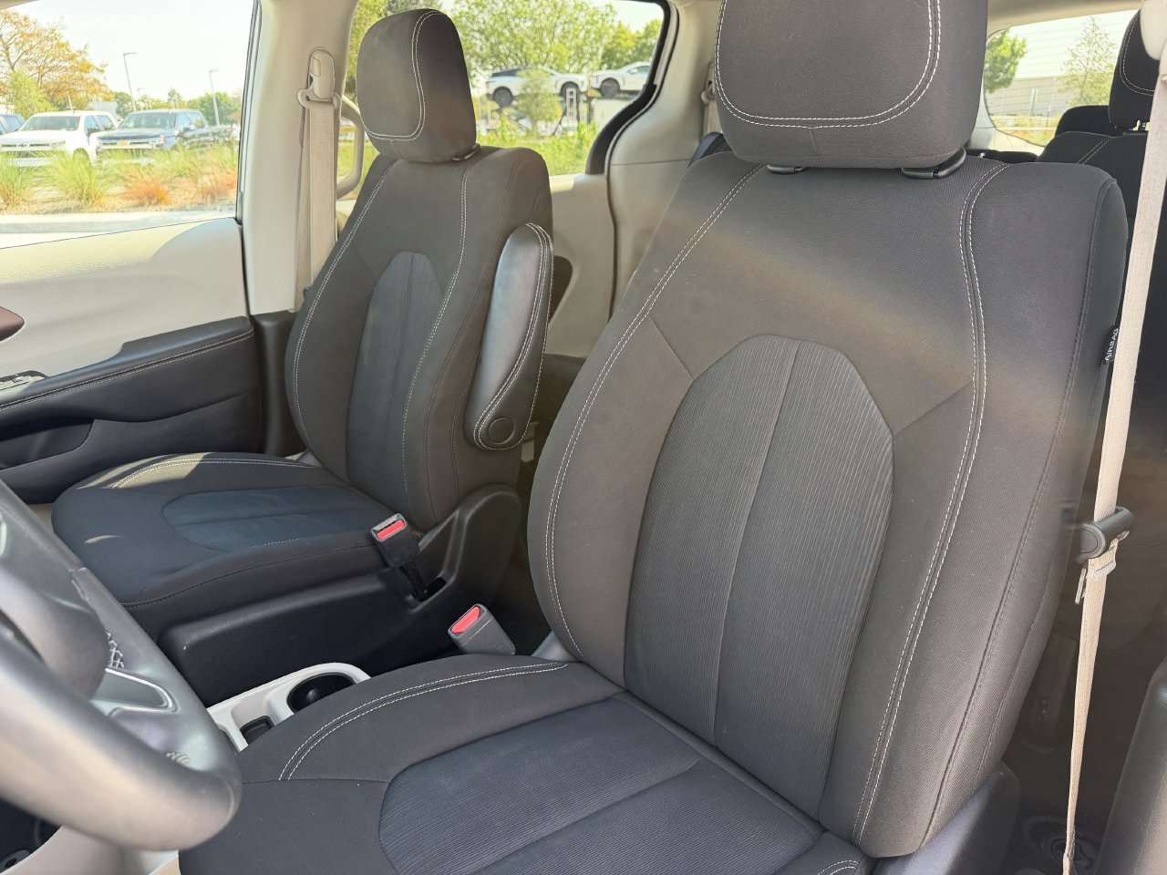 Used 2023 Chrysler Voyager LX FWD image 23