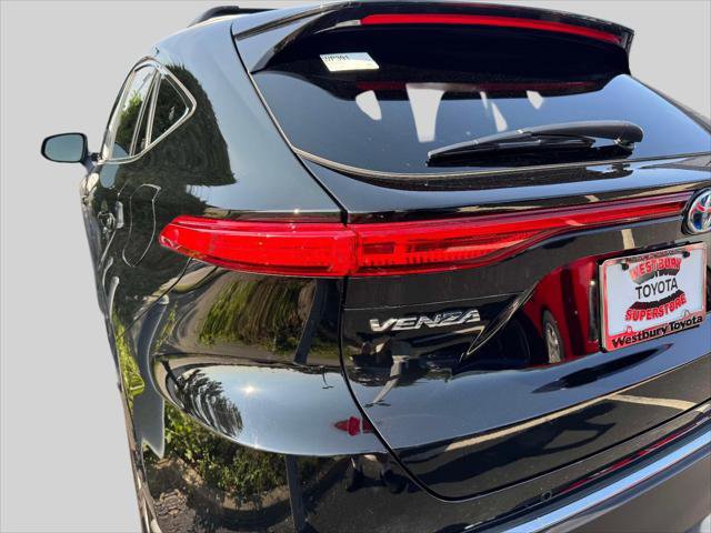 Certified 2022 Toyota Venza XLE image 19