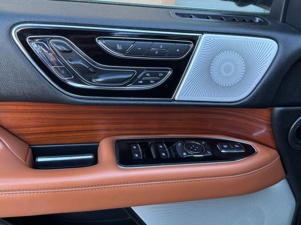 Used 2019 Lincoln Navigator Reserve AWD/4WD image 13