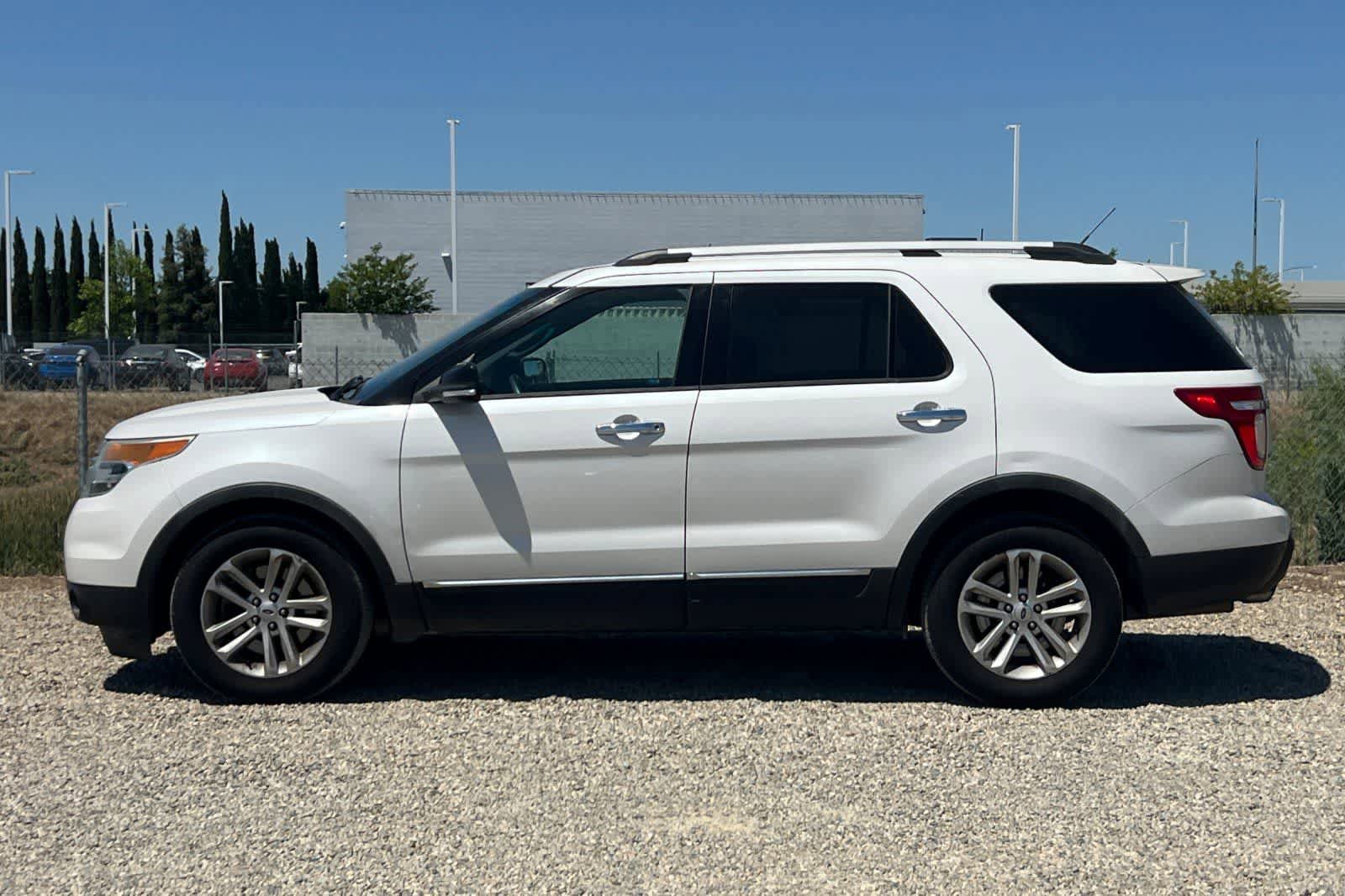Used 2013 Ford Explorer XLT FWD image 6