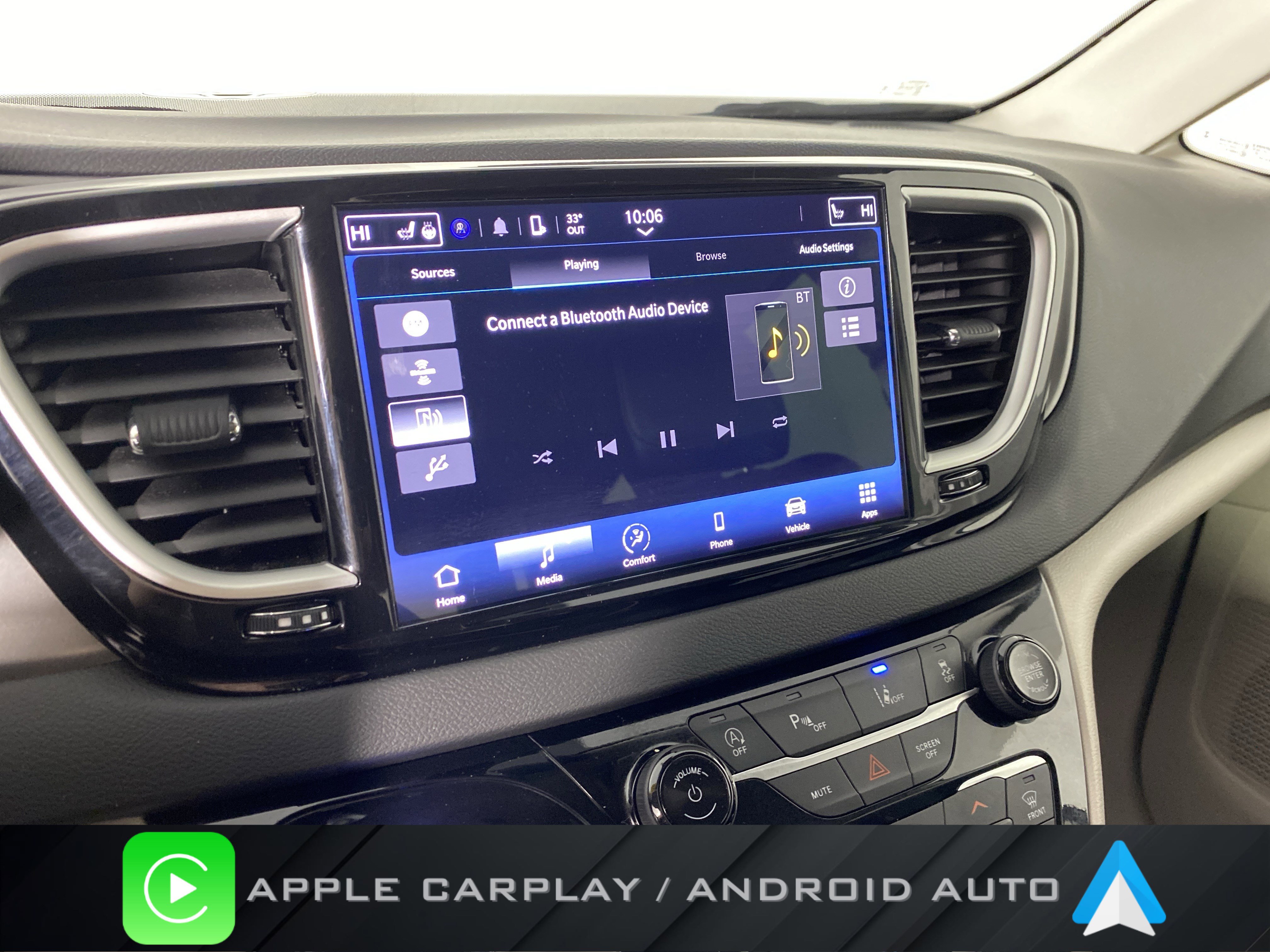 Used 2024 Chrysler Pacifica Touring-L image 2