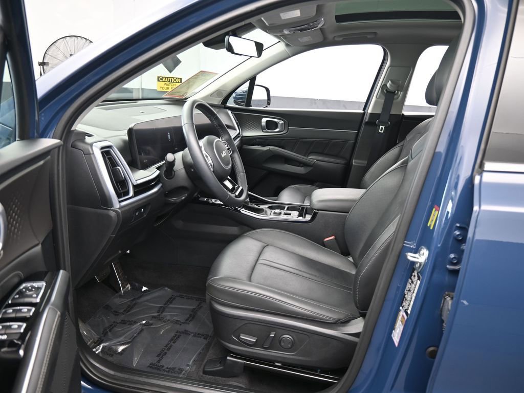 Used 2025 Kia Sorento SX image 12