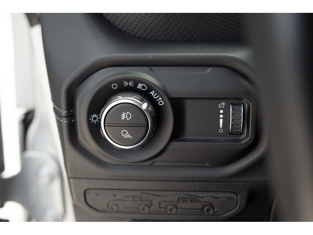 Used 2024 Jeep Gladiator Mojave w/ Convenience Group AWD/4WD image 30