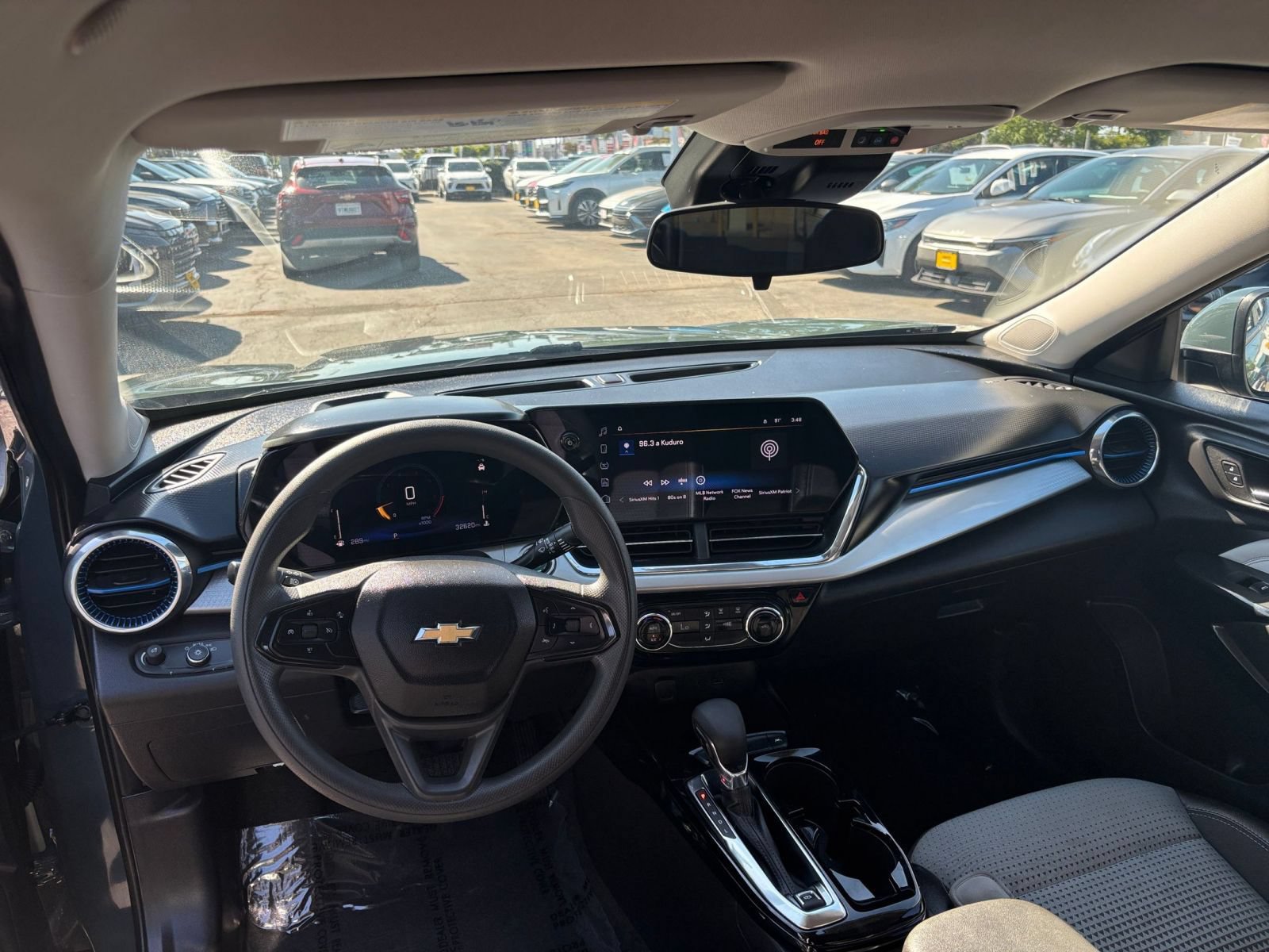 Used 2025 Chevrolet Trax LT FWD image 33