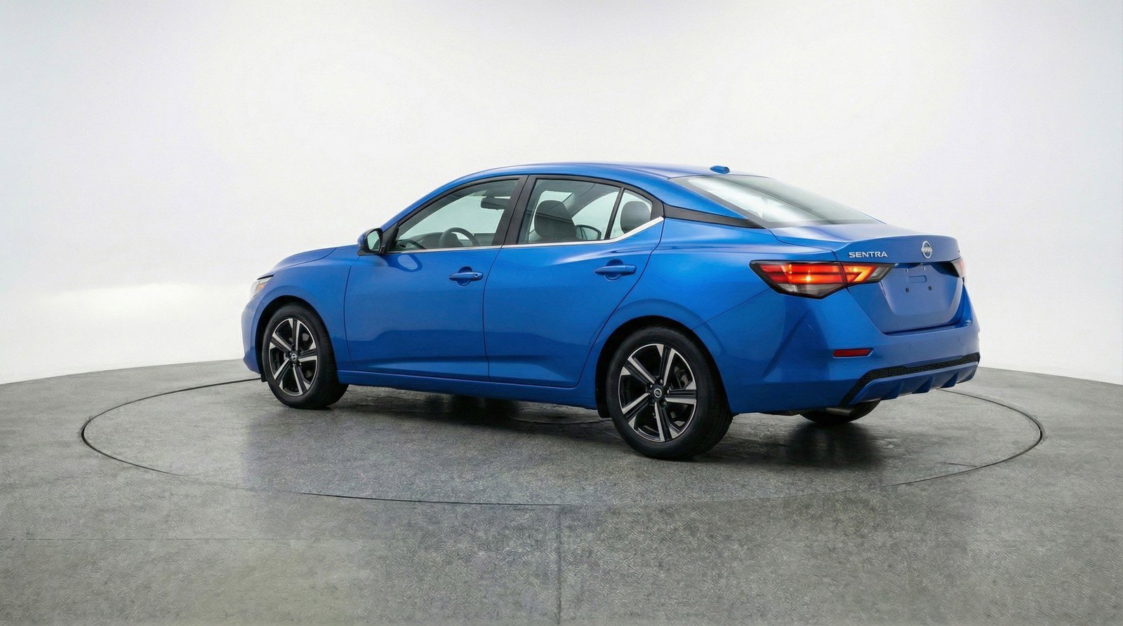 Used 2025 Nissan Sentra SV image 5