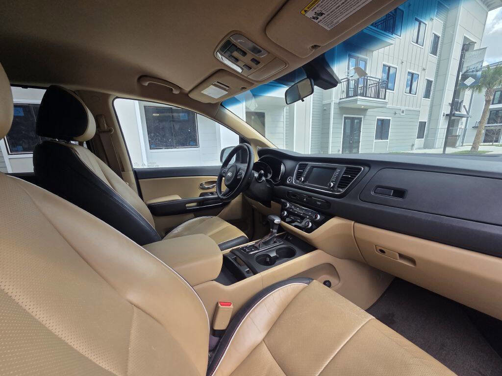 Used 2017 Kia Sedona LX w/ LX Essentials Premium Package image 38