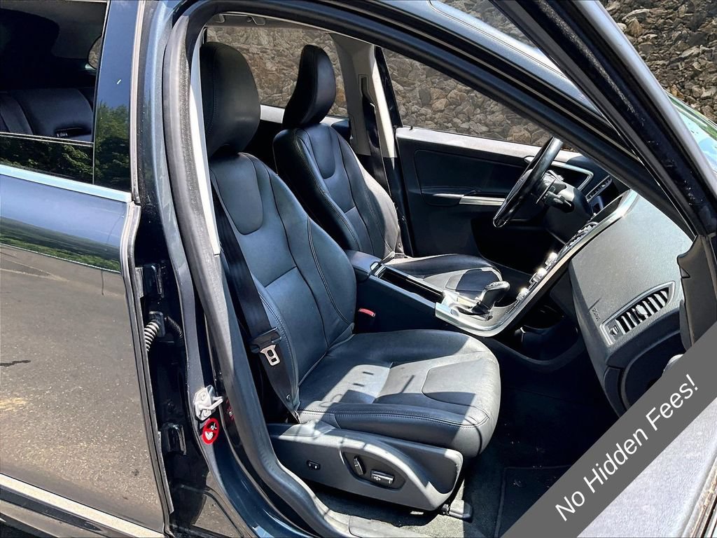 Used 2015 Volvo XC60 T6 w/ Proximity Package AWD/4WD image 7