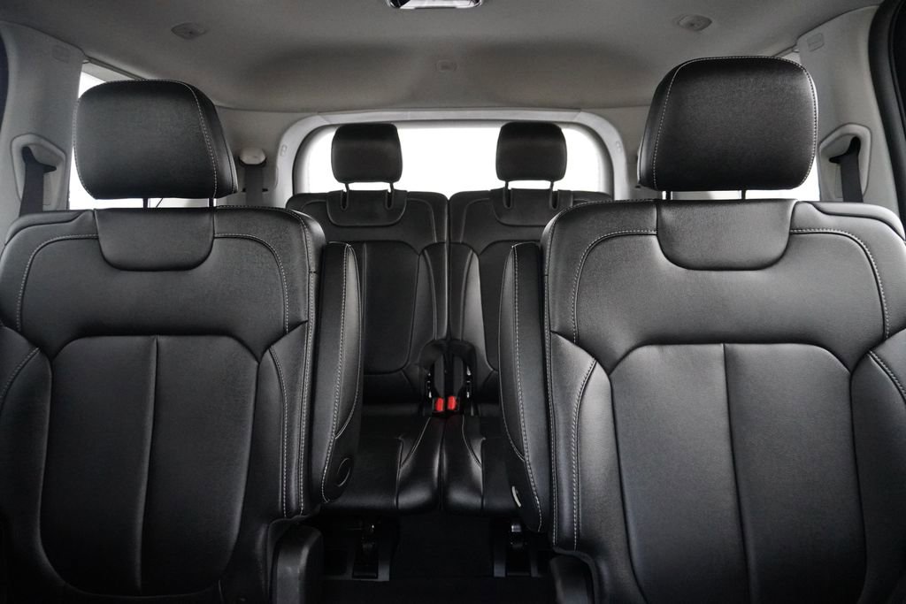 Used 2023 Jeep Grand Cherokee L Limited w/ Black Appearance Package AWD/4WD image 33