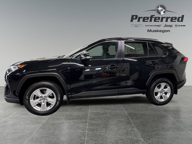 Used 2020 Toyota RAV4 XLE w/ All Weather Liner Package image 9