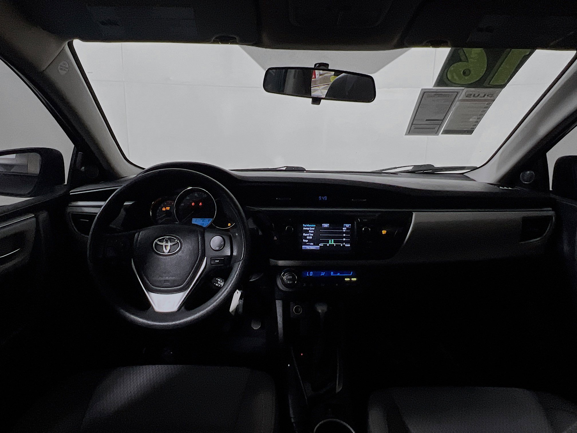 Used 2016 Toyota Corolla LE FWD image 29