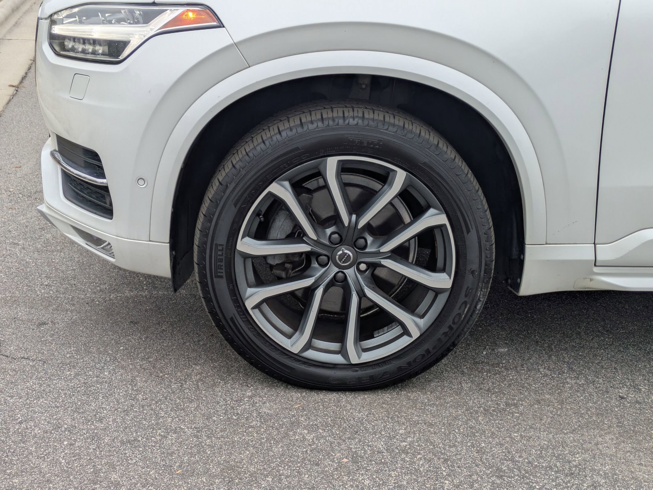 Used 2018 Volvo XC90 T6 Momentum w/ Convenience Package image 34