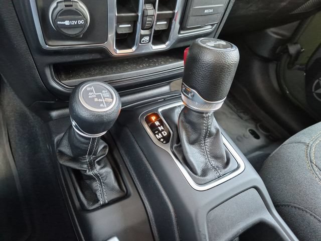 Used 2024 Jeep Wrangler Unlimited Sahara w/ Technology Group AWD/4WD image 18