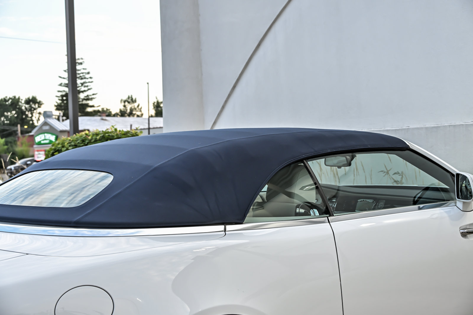 Used 2020 Rolls-Royce Dawn RWD image 17