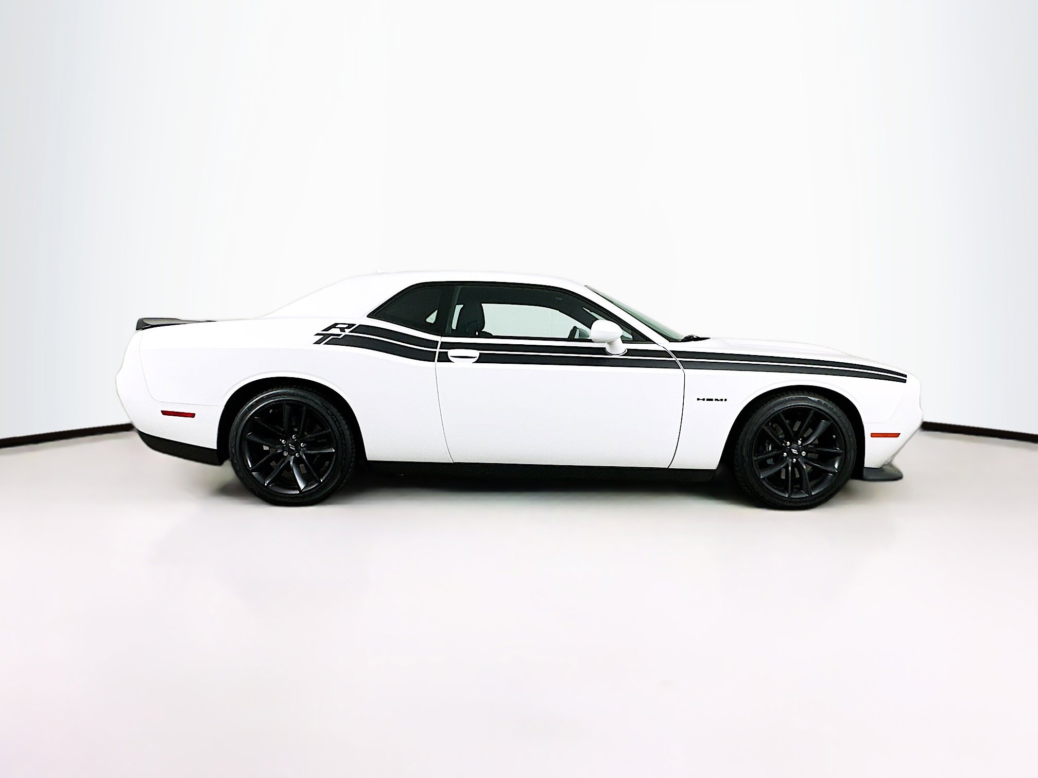 Used 2022 Dodge Challenger R/T w/ Performance Handling Group image 10
