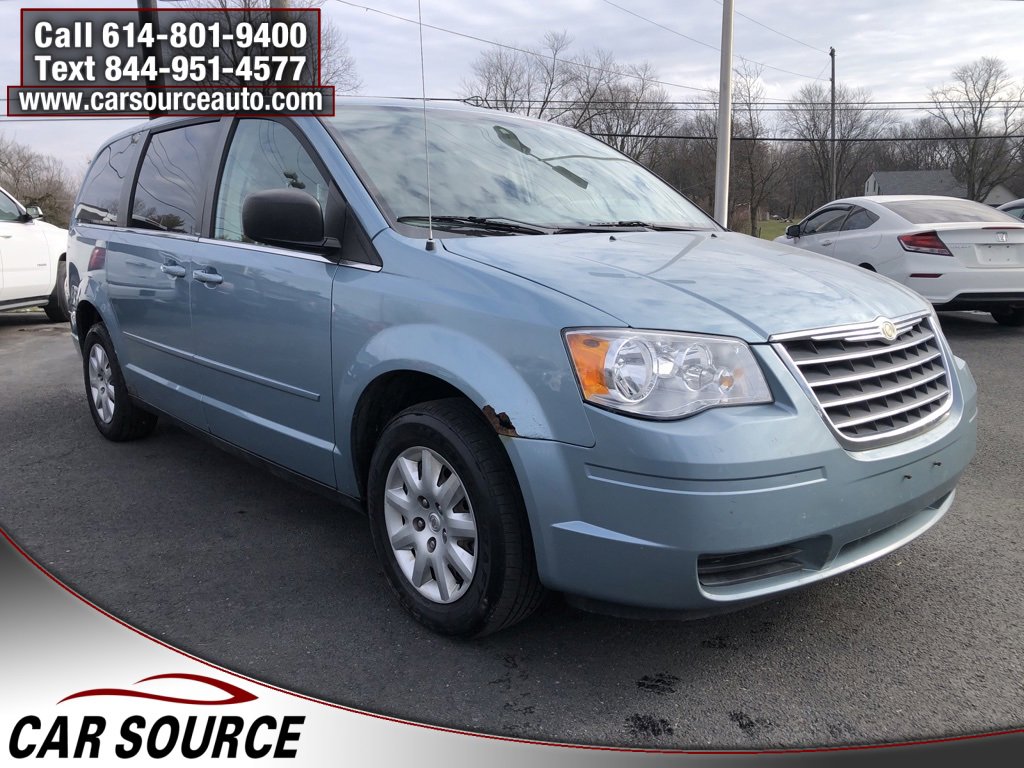 Used 2009 Chrysler Town & Country LX image 3