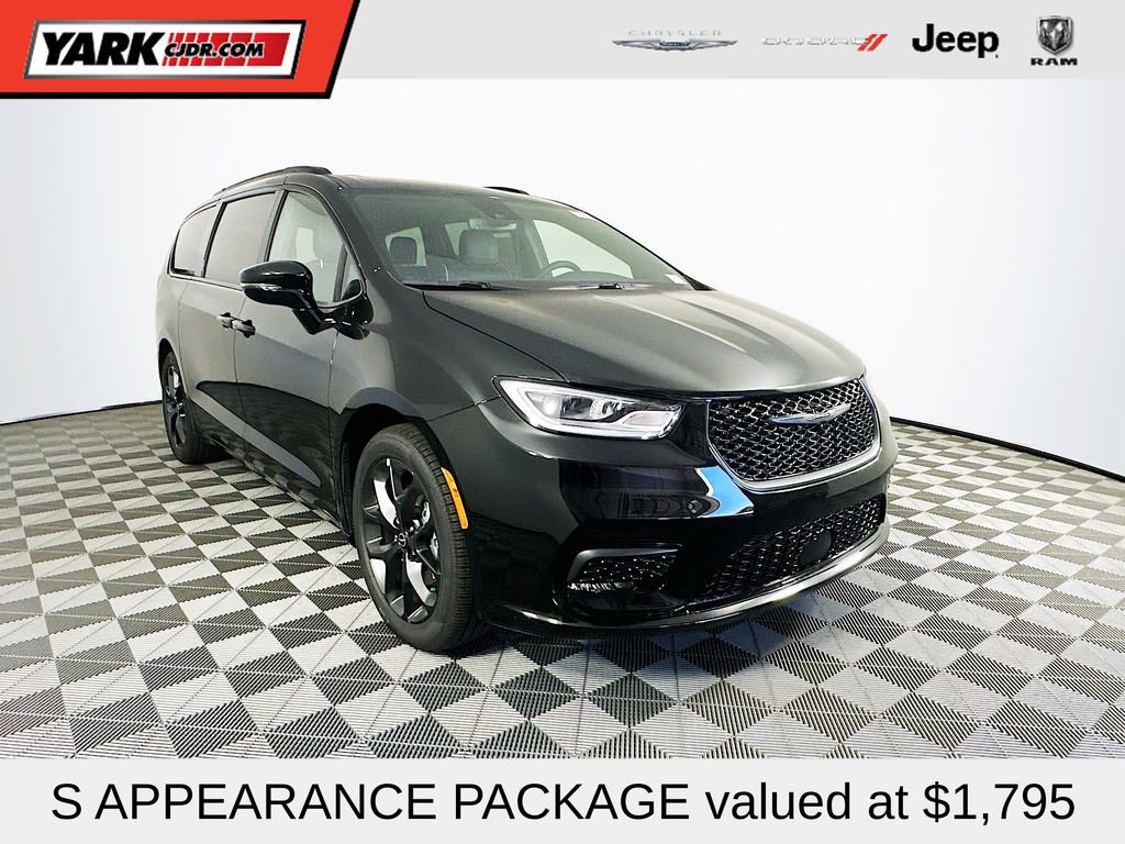 New 2026 Chrysler Pacifica Limited w/ S Appearance Package