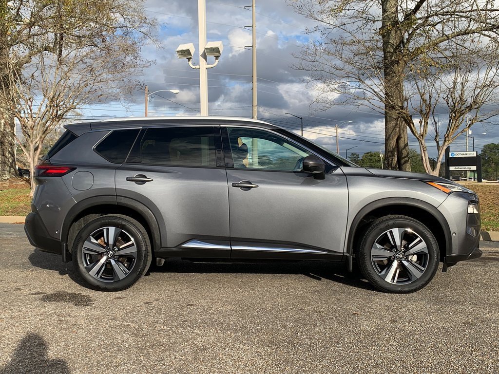 Used 2023 Nissan Rogue SL w/ SL Premium Package image 2