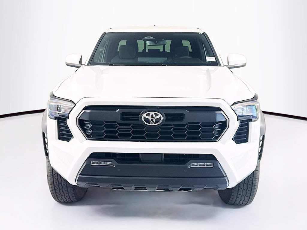 Used 2025 Toyota Tacoma Limited AWD/4WD image 2