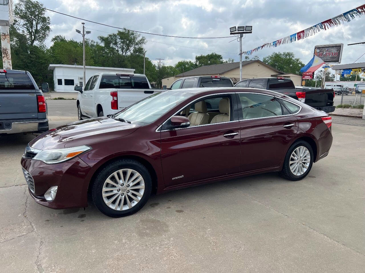 Used 2013 Toyota Avalon Limited w/ Technology Pkg FWD image 2