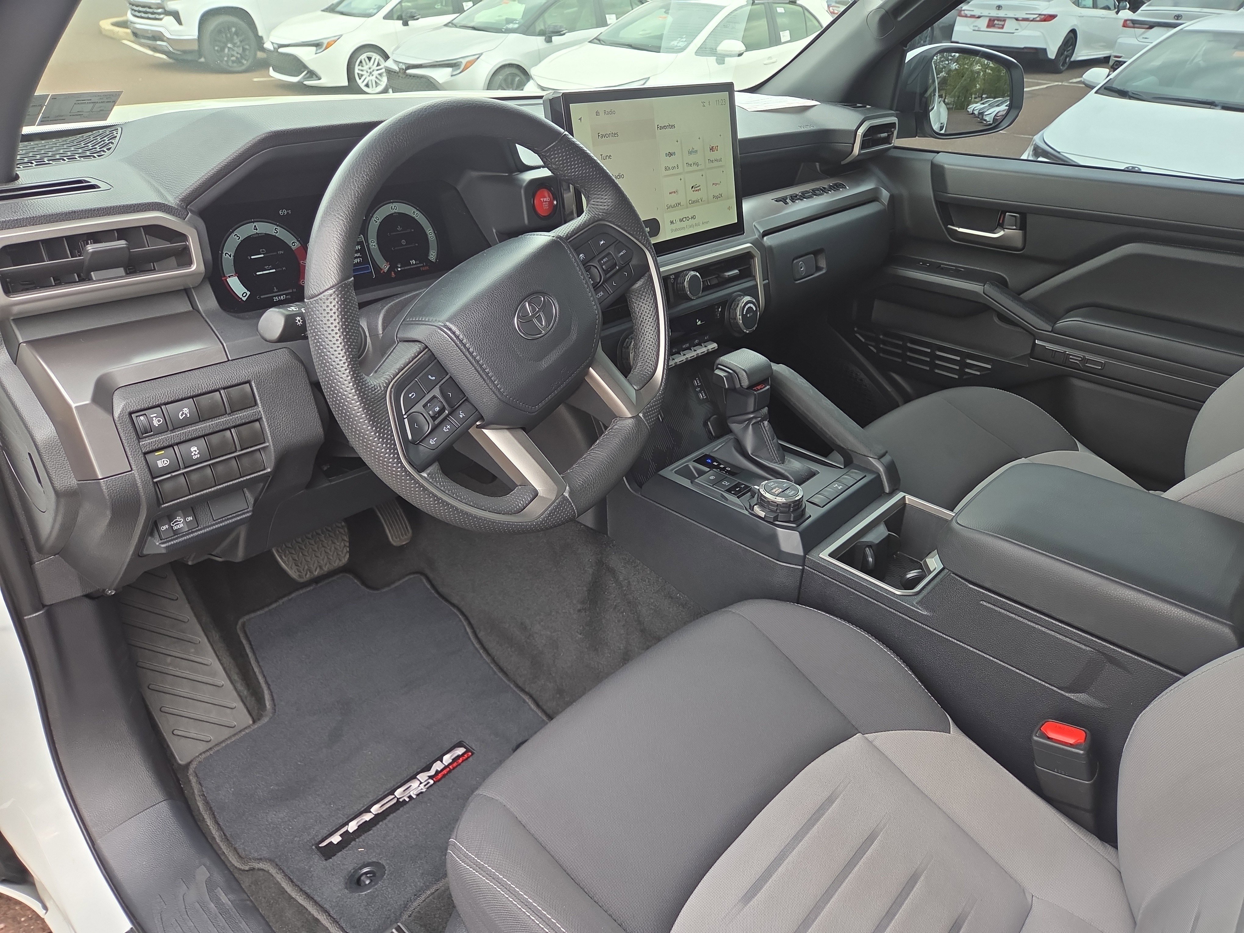Certified 2024 Toyota Tacoma TRD Off-Road AWD/4WD image 15