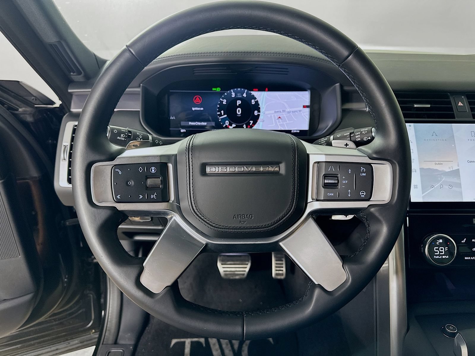 Used 2025 Land Rover Discovery Metropolitan Edition AWD/4WD image 19