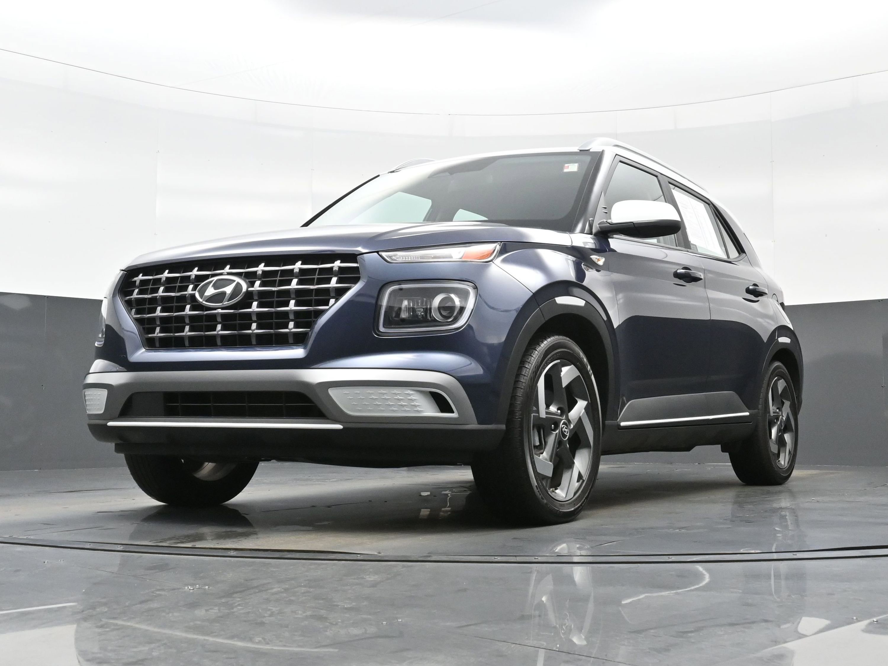 Used 2023 Hyundai Venue Limited w/ Cargo Package FWD image 26