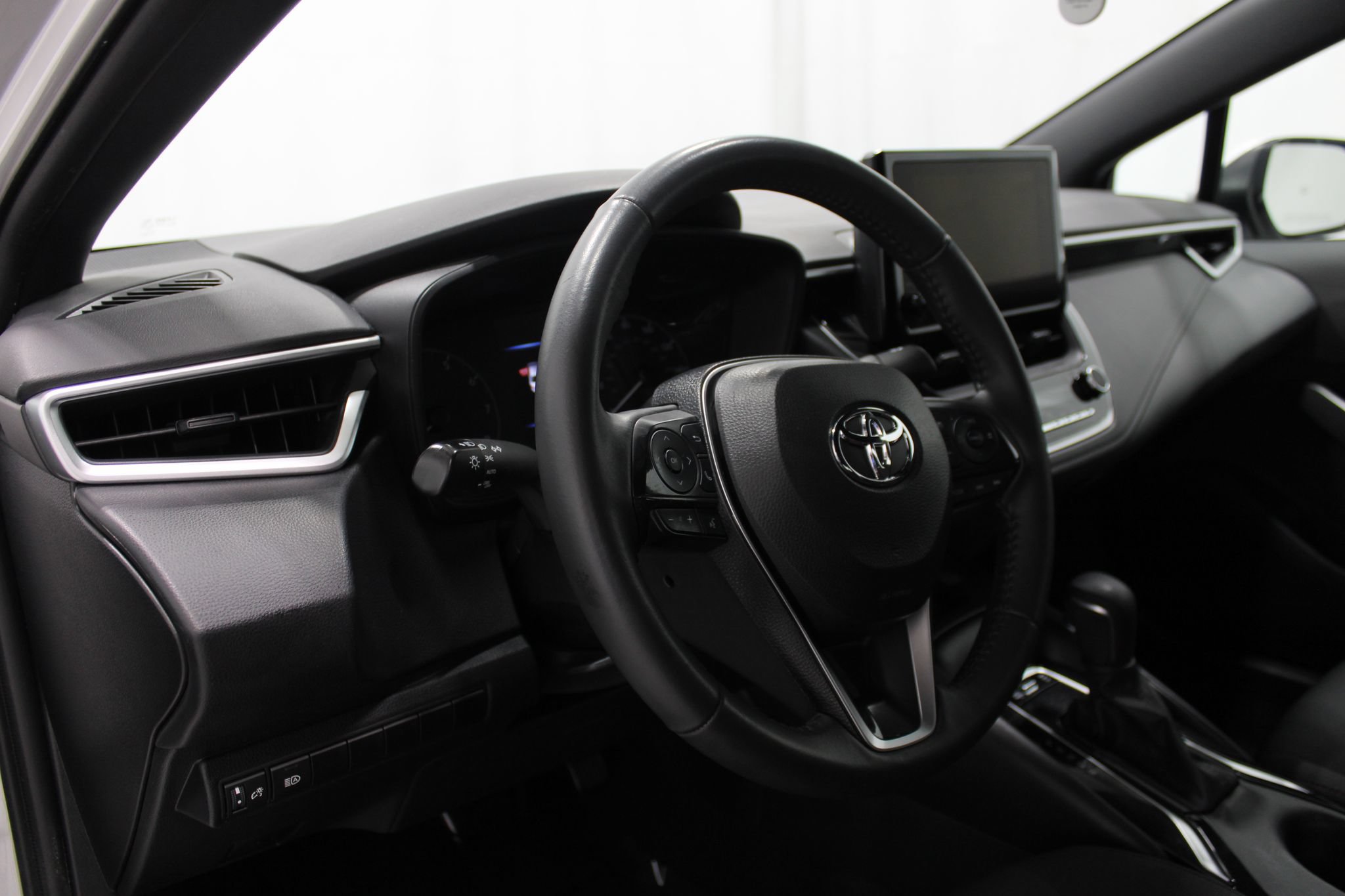 Used 2024 Toyota Corolla SE w/ SE Premium Package FWD image 11