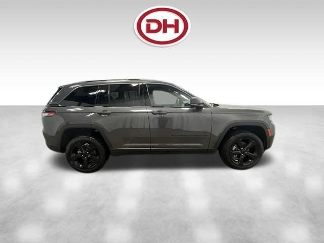 New 2026 Jeep Grand Cherokee Limited w/ Limited Altitude Package AWD/4WD image 2