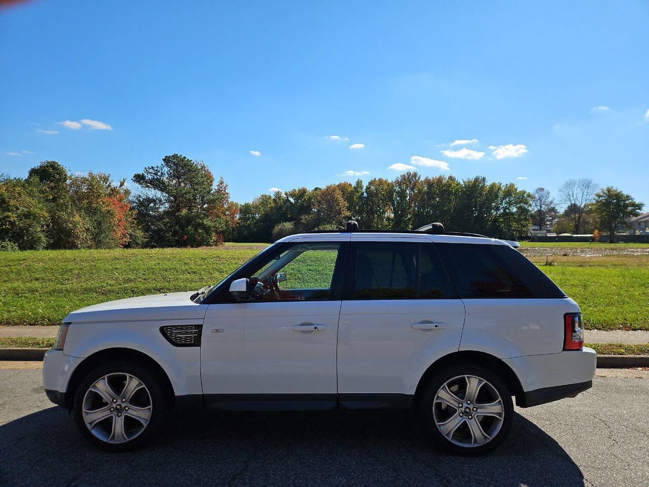 Used 2013 Land Rover Range Rover Sport HSE LUX image 2