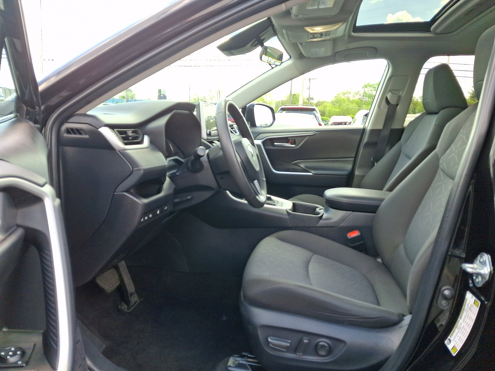 Used 2024 Toyota RAV4 XLE w/ Convenience Package image 13