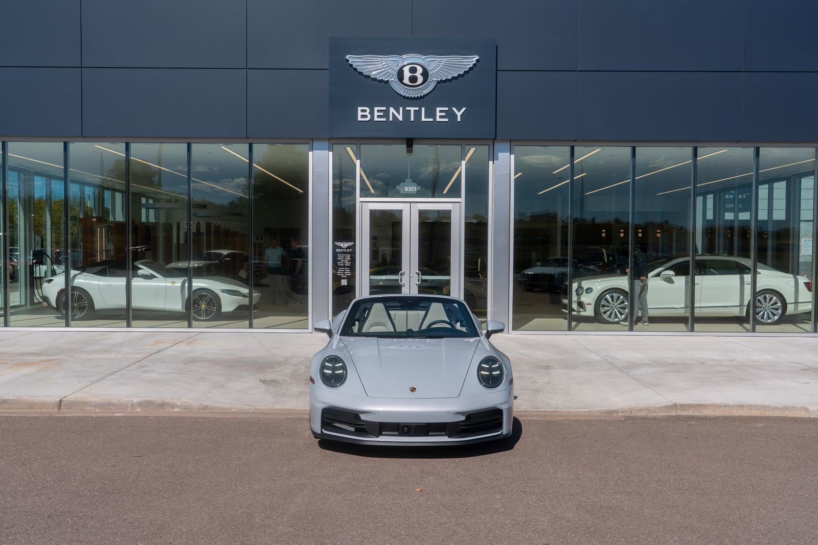 Used 2025 Porsche 911 Carrera image 4