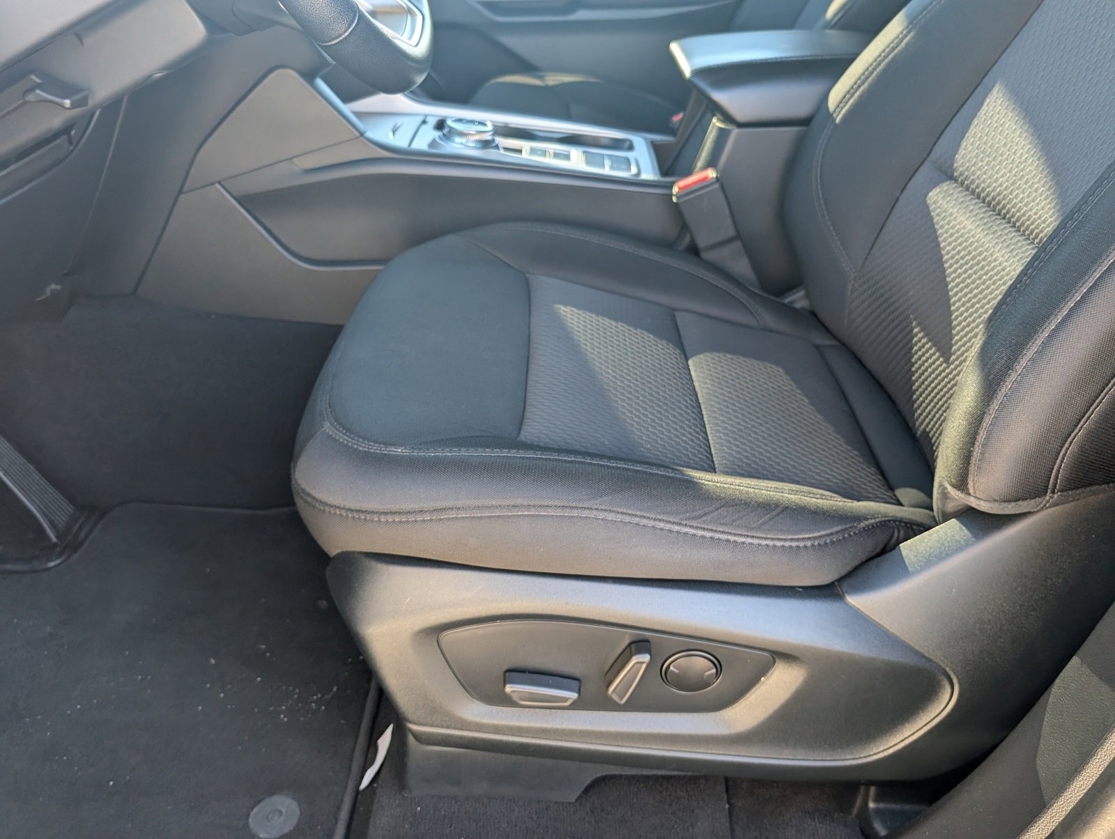 Used 2023 Ford Explorer XLT image 11